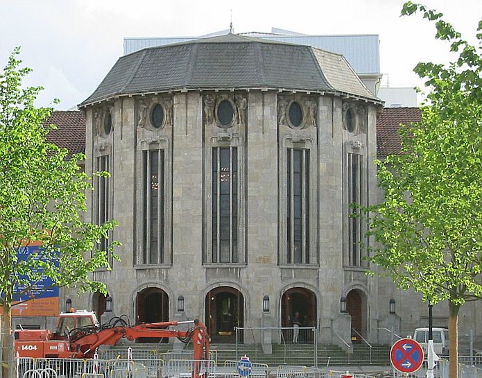 File:Bremerhaven Stadttheater Juni 2002.jpg