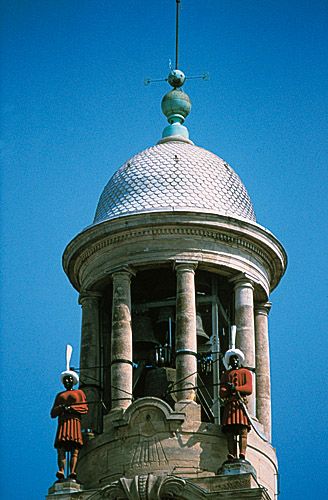 File:Carillon-Cambrai.jpg