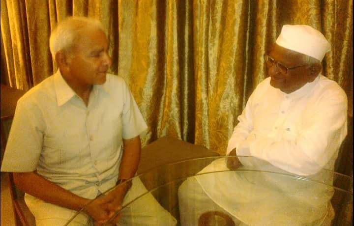 File:Justice Pritam Pal with Anna Hazare.jpg