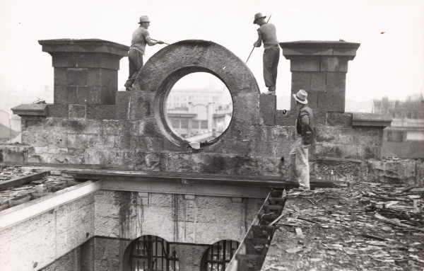 File:Melbourne Gaol demolition.jpg