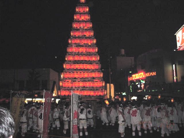 File:Tobata yamagasa at night.JPG