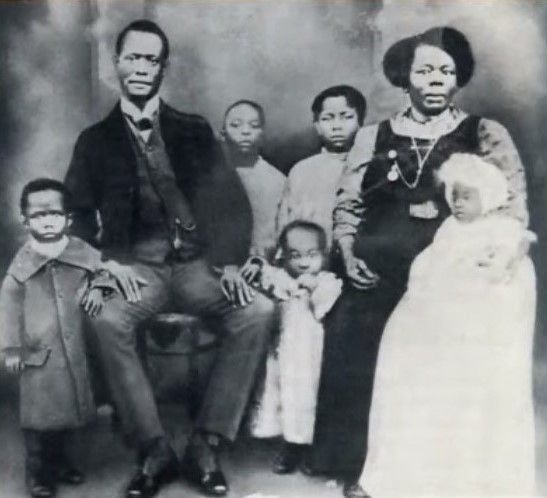 File:Tolbertfamily1913.jpg