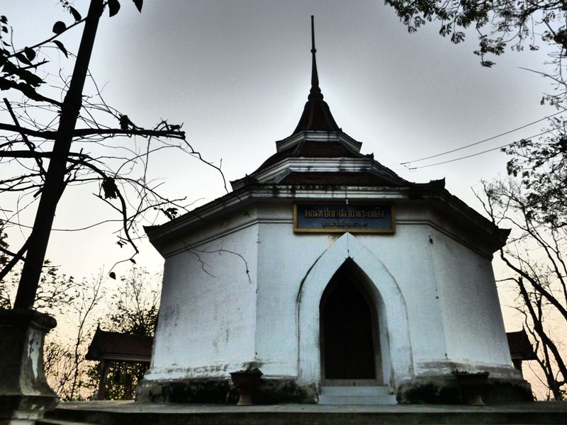 File:พระแท่นดงรัง wat prathaen dongrung 26.JPG