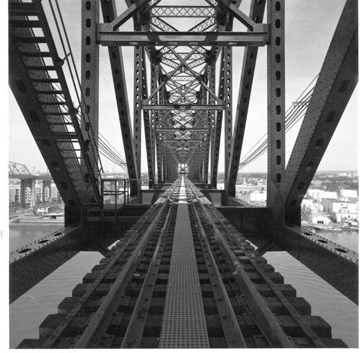 File:Arthur Kill Lift Bridge view of tracks.jpg