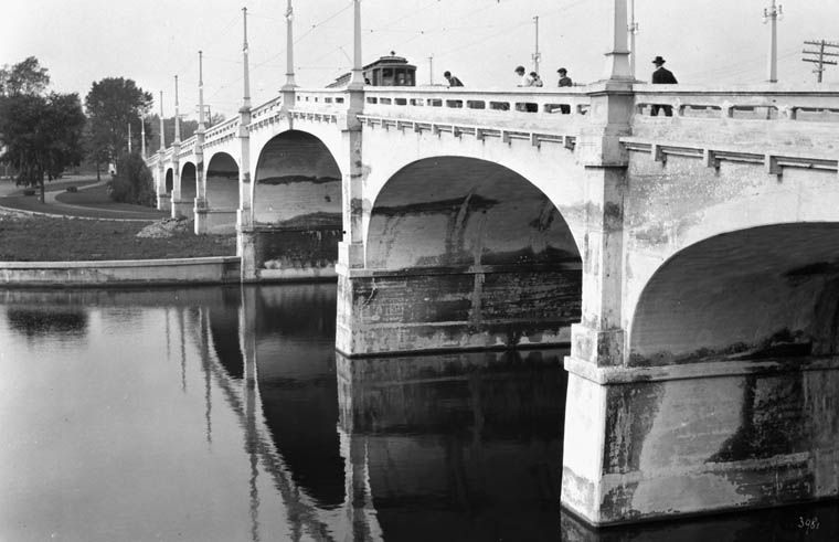 File:Bank Street bridge old.jpg