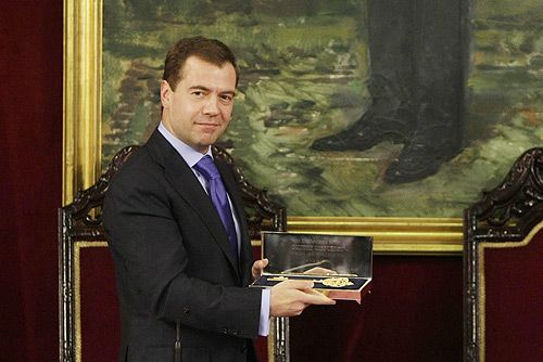 File:Dmitry Medvedev in Spain 2 March 2009-8.jpg