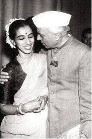 File:Jawaharlal Nehru and Mrinalini Sarabhai.jpg