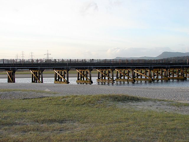 File:Pont Briwet - geograph.org.uk - 606748.jpg