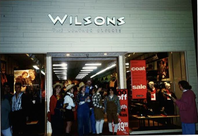 File:Wilson's Leather Store Southern Park Mall.jpg