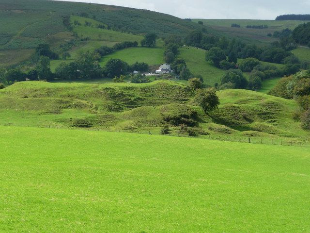 File:Bryn Amlwyg Castle.jpg