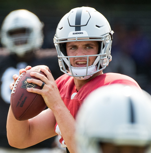 File:Derek Carr 2018.png