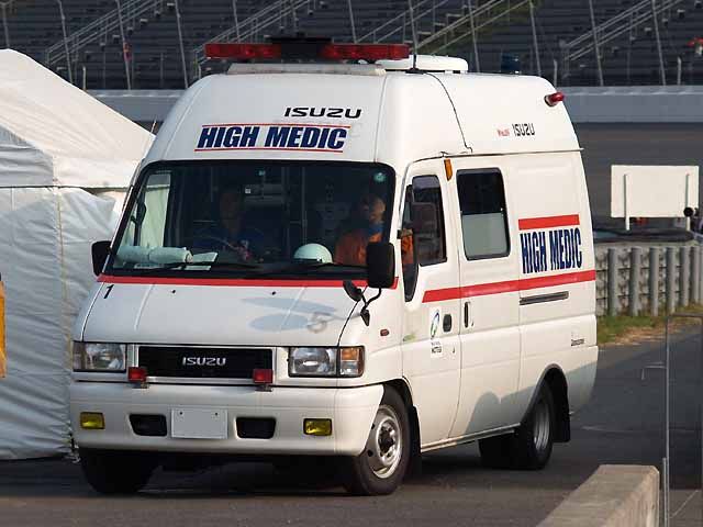 File:Elf UT ambulance, Motegi.jpg