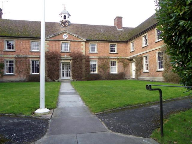 File:Hospital of St John, Heytesbury (geograph 2282707).jpg