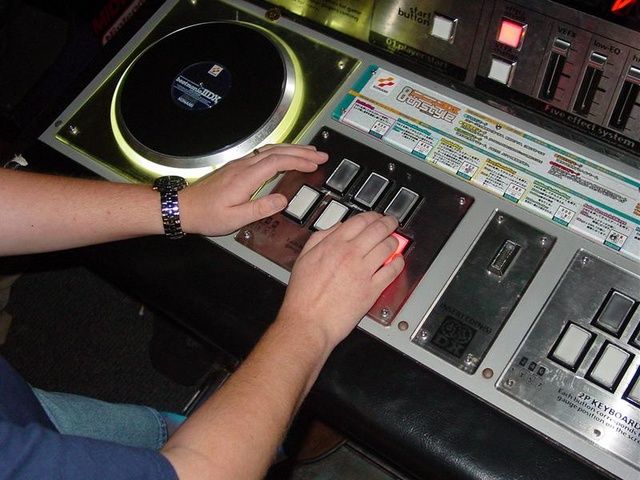 File:IIDX Gameplay.jpg