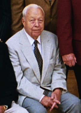 File:Lee MacPhail 2004.jpg