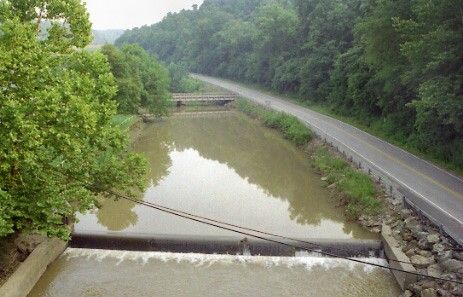 File:Middle Island Creek.jpg