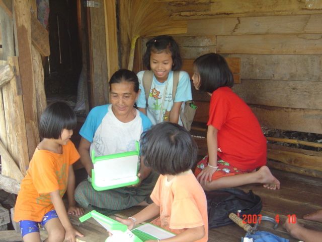 File:OLPC pilot Thailand - Ban Samkha 07.jpg