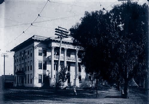 File:Old-college-building.jpg