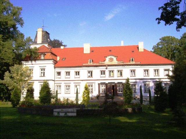 File:Palac w Baszkowie.JPG