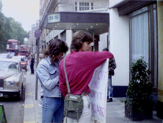 File:Photo of Bob Lambert at Unigate demo.png