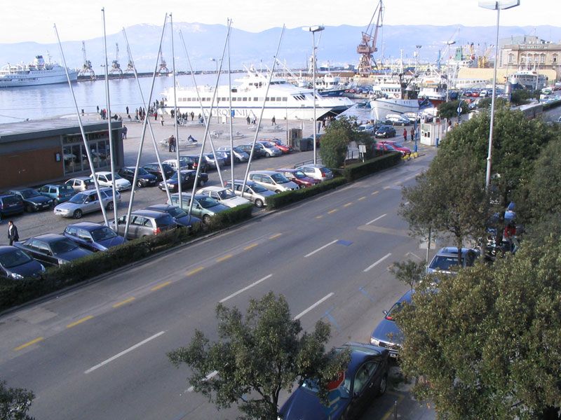 File:Rijeka, luka 20070305 006.jpg