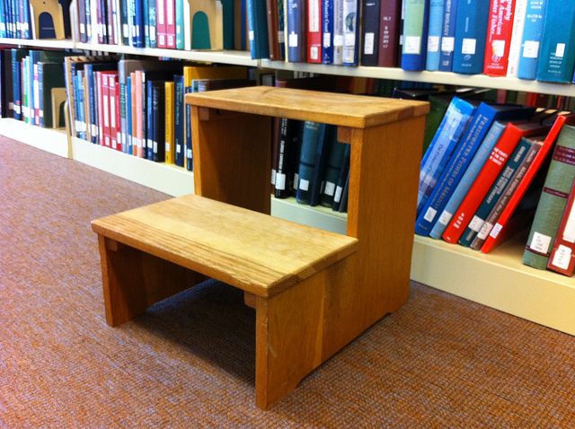 File:Stepstool for reaching books at library.jpg