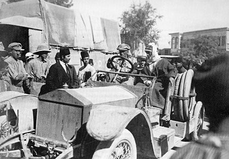 File:T. E. Lawrence in Damascus October 1918.jpg