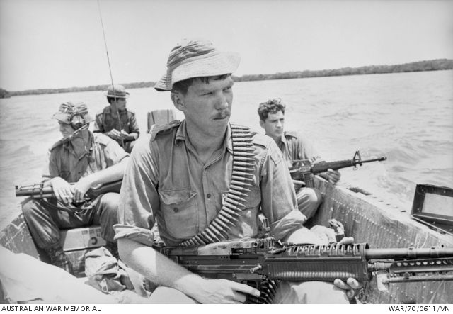 File:2RAR.NZ river patrol, July 1970.jpg