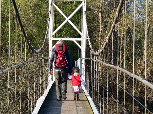 File:Dinkley Footbridge - geograph.org.uk - 75041.jpg