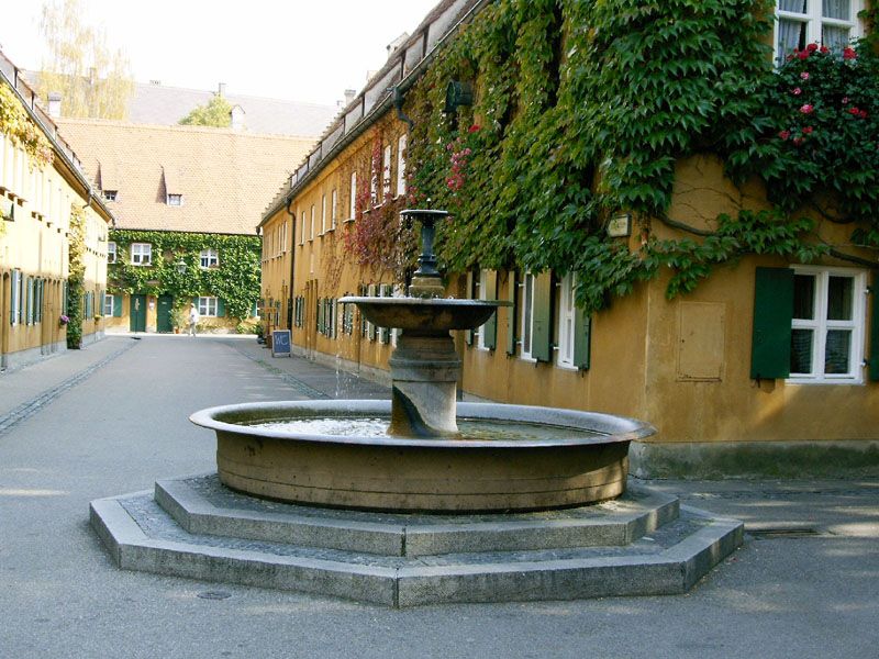 File:Fugger viertel brunnen.jpg