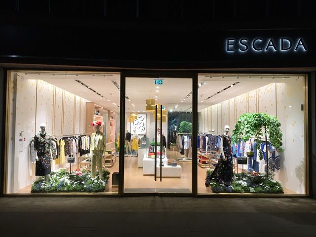 File:Impression Escada Store.jpg