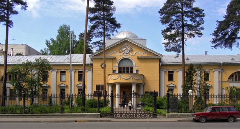 File:Ioffe Institut main building.jpg