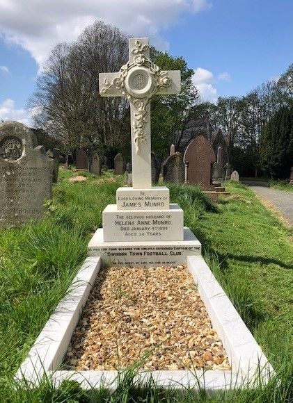 File:James Munro Grave.jpg