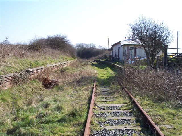 File:Llangwyllog railway station 2005.jpg