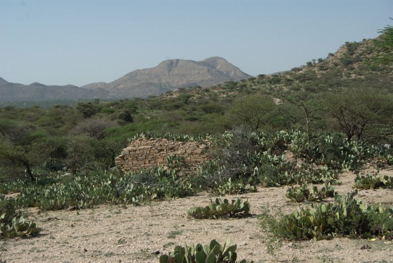 File:Ruins of a House in Abasa.jpg