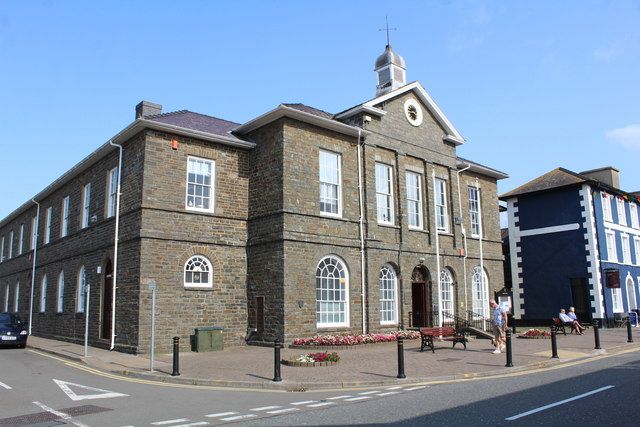 File:Aberaeron Town Hall (geograph 5527889).jpg