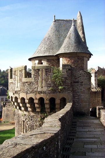 File:Château de Fougères.jpg