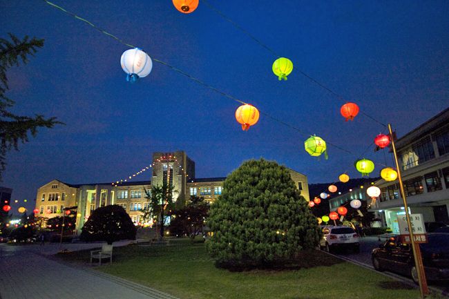 File:DONGGUK UNIVERSITY at night.jpg