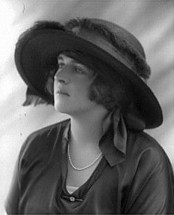 File:Dorothy D'Oyly Carte 1910.jpg