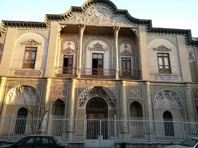 File:Ekbatan Street Baharestan Tehran.jpg