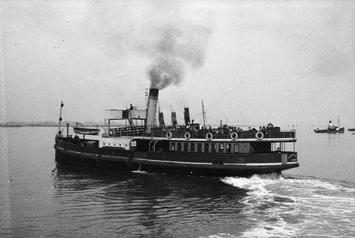 File:Gravesend-Tilbury passenger ferry 'Gertrude' (1906).jpg