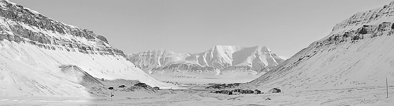 File:Longyearbyen Svalbard.jpg