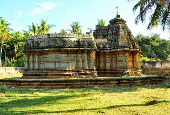 File:Profile of Moole Shankara temple at Turuvekere.jpg