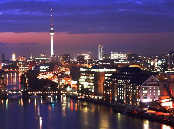 File:Berlin Mitte by night.JPG