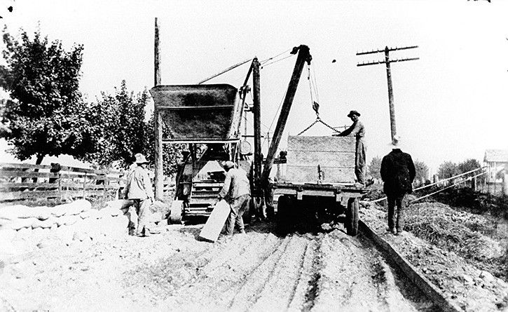 File:Building Old Yale Road 1922.jpg