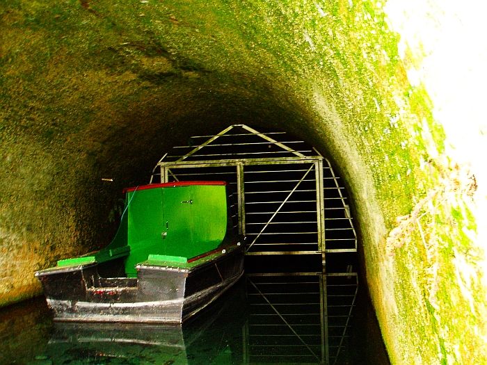 File:Greywell tunnel inside.jpg