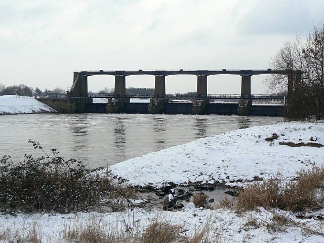 File:Holme Sluices - geograph.org.uk - 1163801.jpg