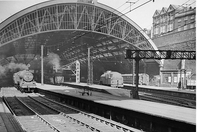 File:Liverpool 3 Lime Street Station 2025960.jpg