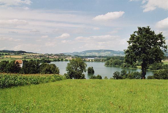 File:Mauensee.jpg