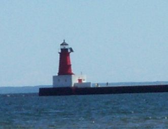 File:MenomineeMichiganLighthouse.jpg